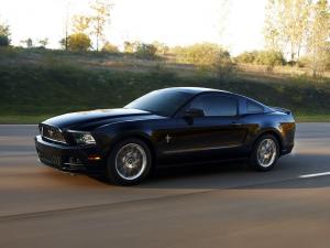 Ford Mustang V6 2012 года